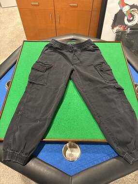 Aeropostale Men's Cargo Jogger Pants in Faded Black